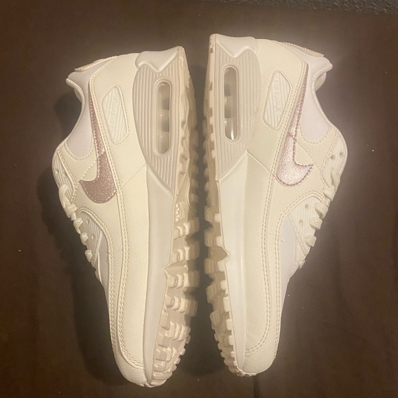 Air Max 90 Sail Pink Oxford fits men size 10.5 New and Authentic - Picture 2 of 6